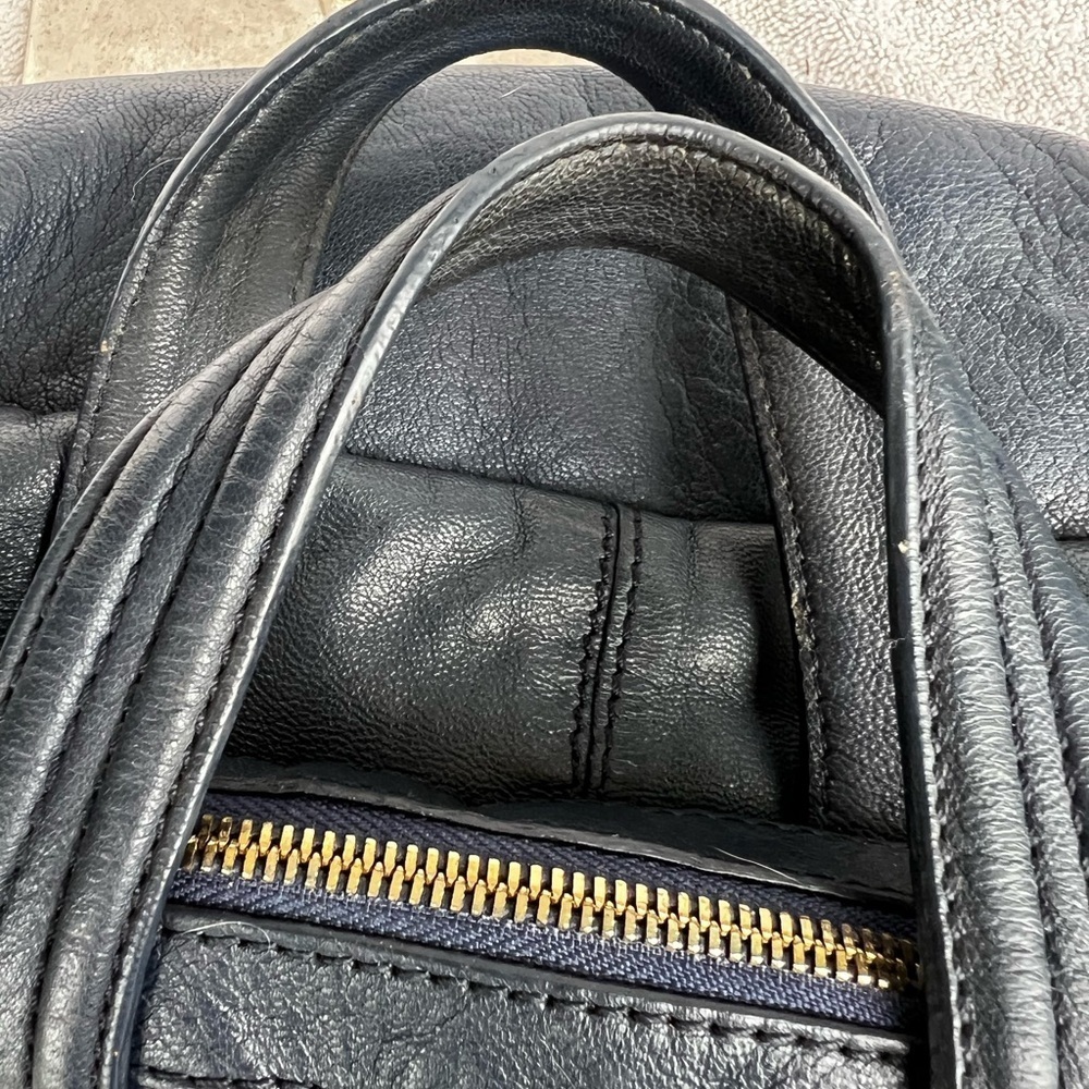 Navy lambskin Givenchy - Picture 7 of 11